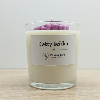 Květy šeříku flambované broskve