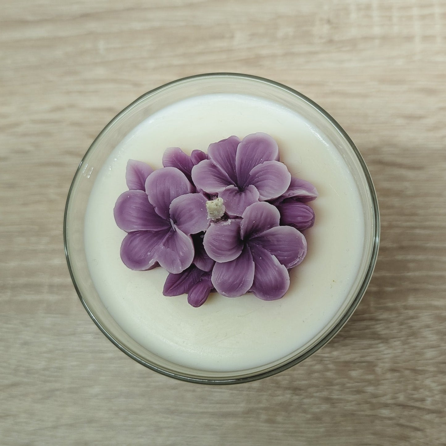 Květy šeříku flambované broskve