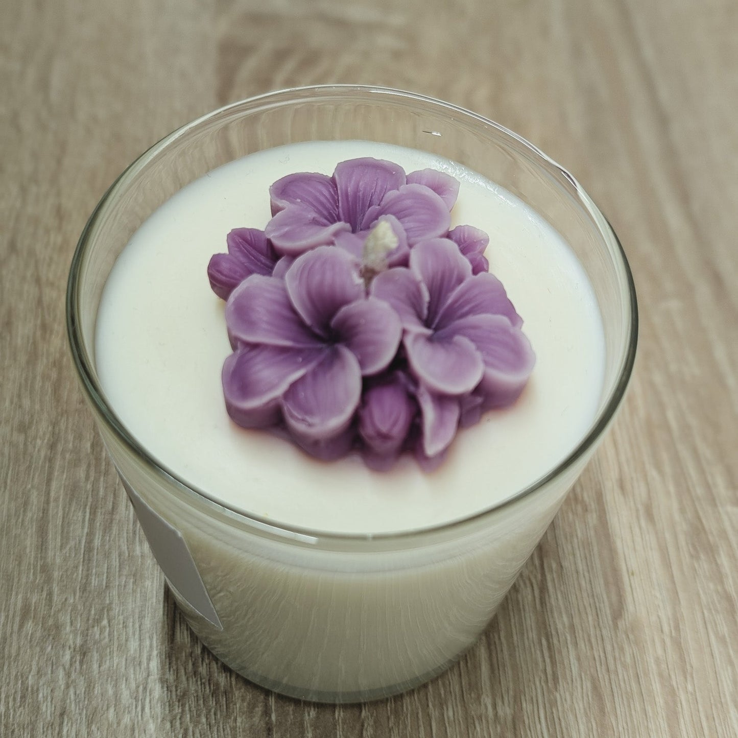 Květy šeříku flambované broskve