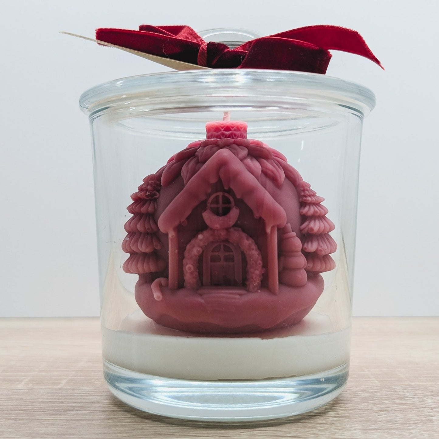 Vánoční svíčka Perníková chaloupka s jablkem a skořicí