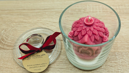 Vánoční svíčka Perníková chaloupka s jablkem a skořicí